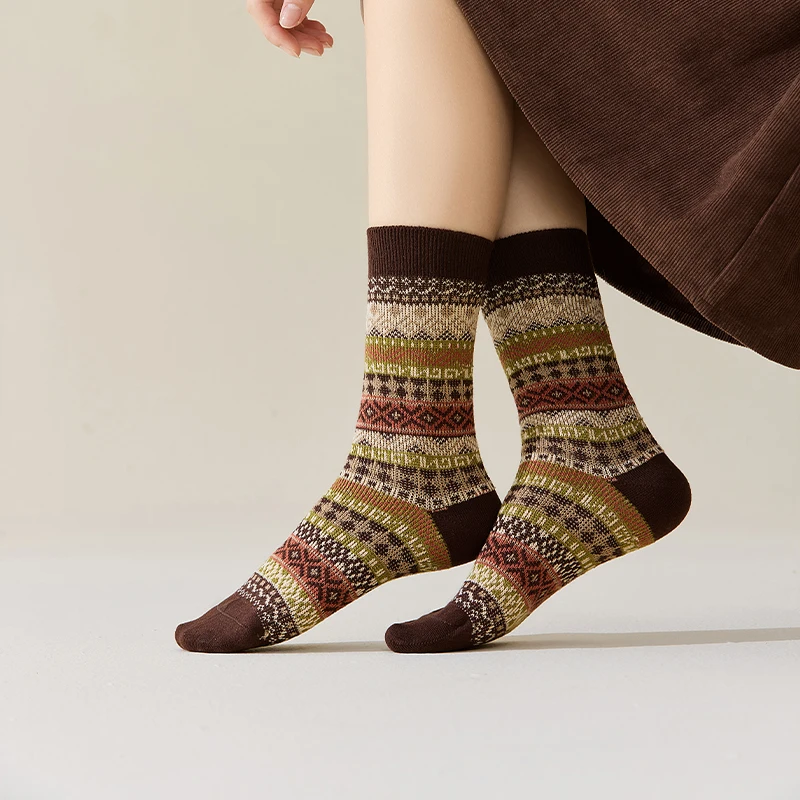 Womens cotton Socks Autumn and Winter Warm Socks Thick Knit Cabin Cozy Crew Soft Socks Gifts for Women Colorful Fashion