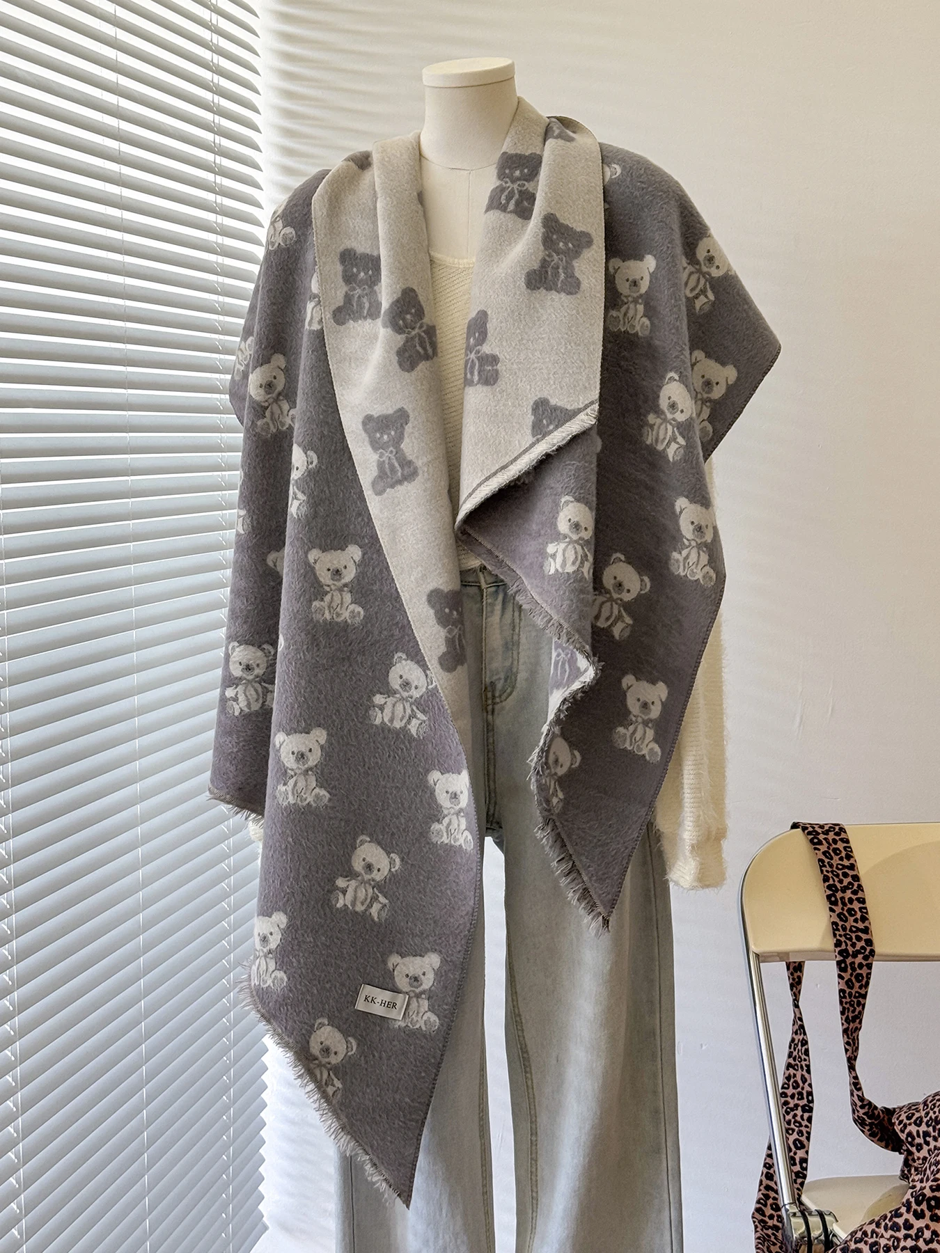 شال نسائي فاخر من الكشمير الصناعي لطيف تيدي بير طباعة شتاء التفاف مع شرابات الباشمينا باندانا نمط لعام 2025