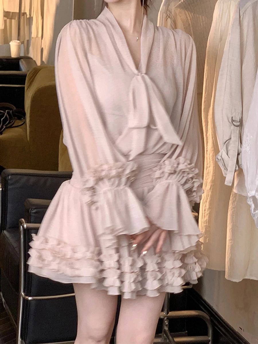 TWOTWINSTYLE Solid Sheer Spliced เชื้อราพับ Elegant ชุดผู้หญิง V คอยาวแขนยาว Patchwork Lace Up ชุดมินิหญิง