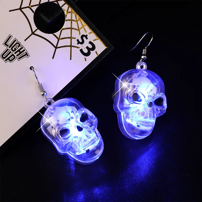 Novelty anting-anting bercahaya lucu, anting Halloween simulasi LED tengkorak labu alat peraga dekorasi pesta