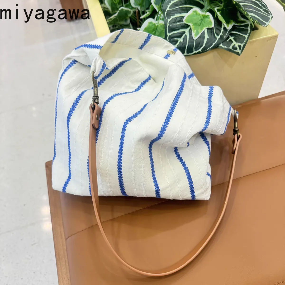 

Miyagawa Korean Versatile Blue Striped Tote Bag for Women Niche Commuting Single Shoulder Cloth Bags