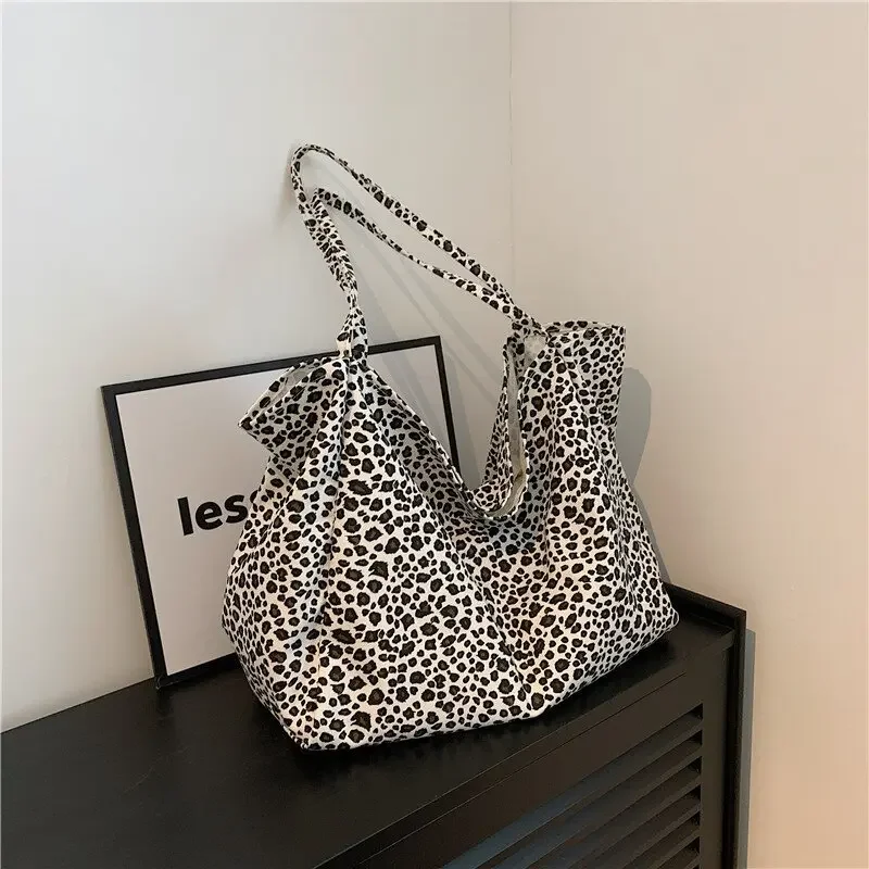 Large Capacity Leopard Print Canvas Bag Women\'s 2024 New Casual Open Shoulder Bag Fashionable Versatile Portable Tote Bag