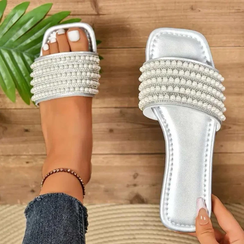 Flat Slippers Female 2026 Summer New Fashion Beach Non-slip Women's Slippers Outdoor Pearl Luxury Shoes