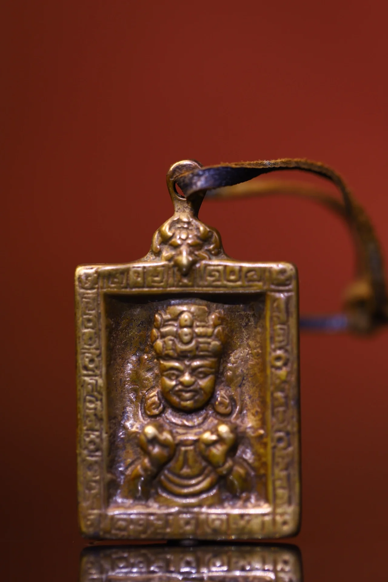 

2"Tibetan Temple Collection Old Bronze Cinnabar Zakiram Buddha Buddha Card Six Word Proverbs Pendant Amulet Dharam