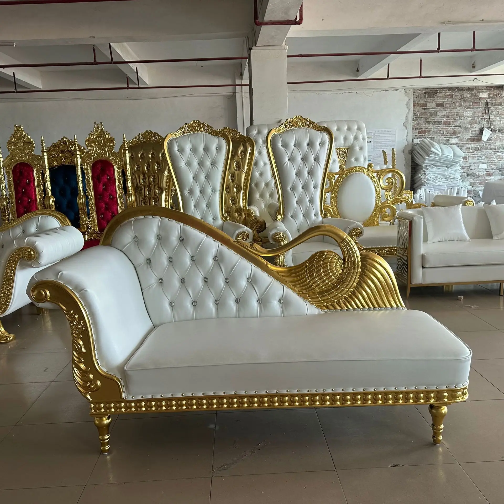 

European solid wood carving flower double high back concubine sofa groom and bride wedding sofa swan shape wedding sofa