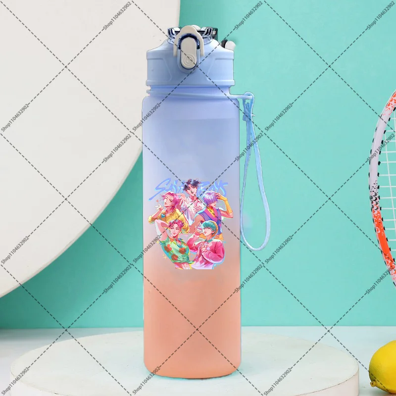750ML KPop Demon Hunteres Bottiglia d'acqua carina con cannuccia Cartoon Anime Modello stampato Bottiglie sportive all'aperto Regalo per feste di compleanno