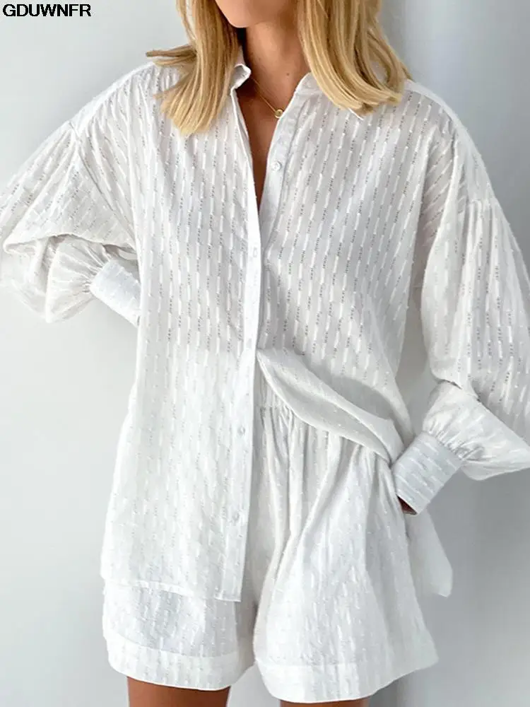 

Повседневный жаккардовый костюм с шортами для женщин, лето 2025 г., свободная рубашка с длинными рукавами, комплект из двух предметов, женские шорты в гавайском стиле, комплект из 2 предметов