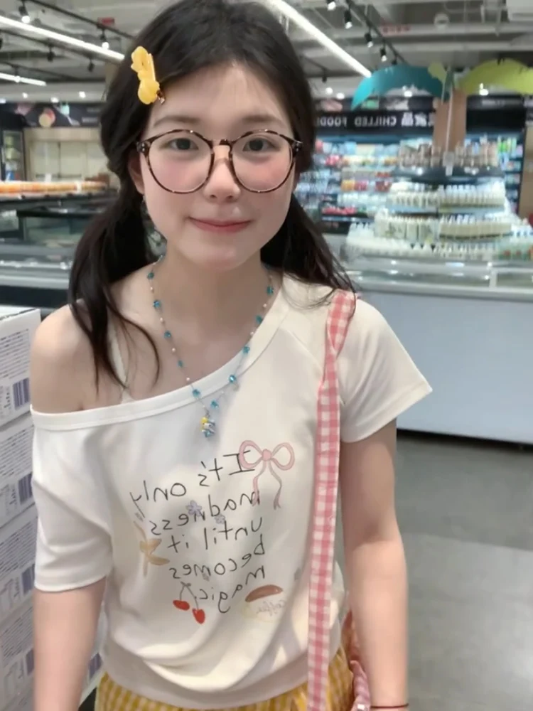 Koreaanse Sle Sweet Girl Fun Print Slant oulder ort Sve T-shirt Vrouwen Zomer Ontwerp Wit Pittig Meisje Unieke oulder Ba...