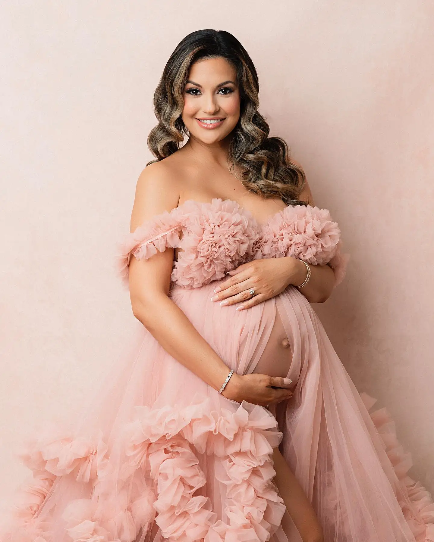 Hellrosa Umstands kleider für Fotoshooting Baby party von der Schulter Rüschen Tüll Braut Ballkleid Frauen schwangere Robe maßge schneidert