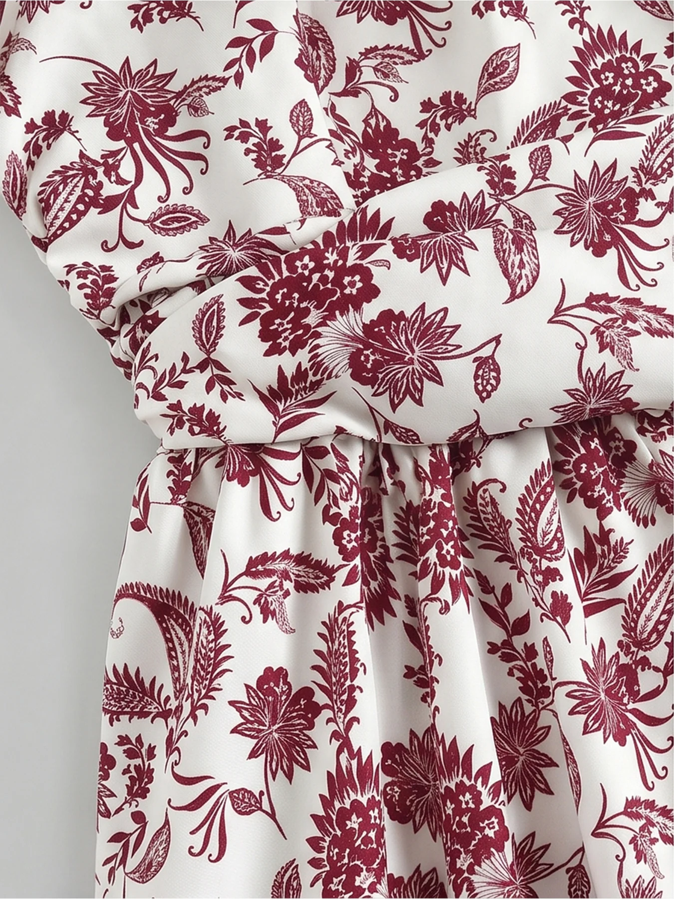 Lässiges Kleid mit Blattmuster, quadratischem Kragen, lockerer Passform, kurzen Ärmeln und tailliertem, langem Rock für Kinder und Frauen. – Detail 7