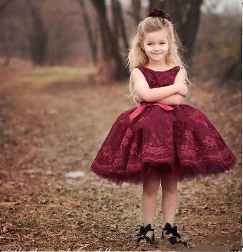 

Tulle Elegant Flower Girl Dress For Wedding Lace Floor Length Puffy With Bow First Communion Kids Birthday Party Ball Gown