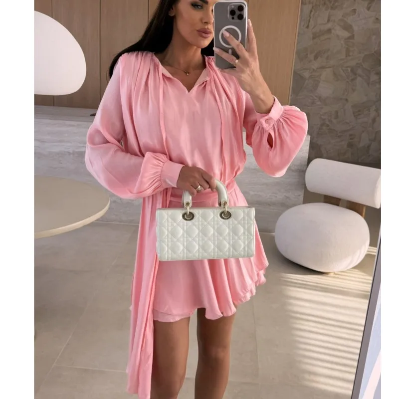 فستان قصير أبيض غير رسمي للنساء موضة صيف 2025 فضفاض برباط على شكل حرف v وأكمام طويلة فساتين الحفلات للنساء