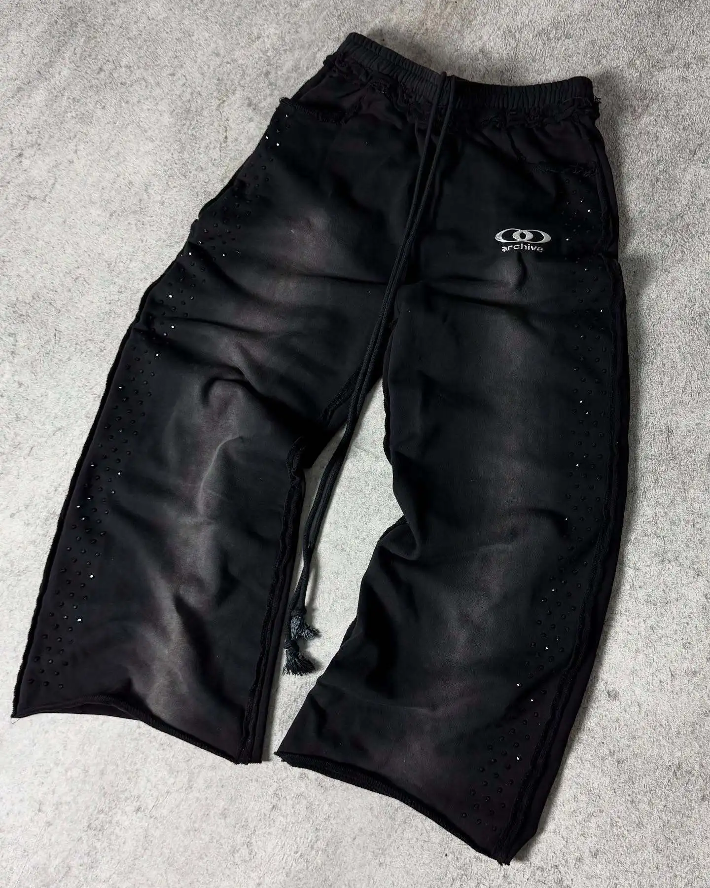 

American style personalized street design, hot stamping, casual retro, loose and trendy casual pants, straight leg unisex pants