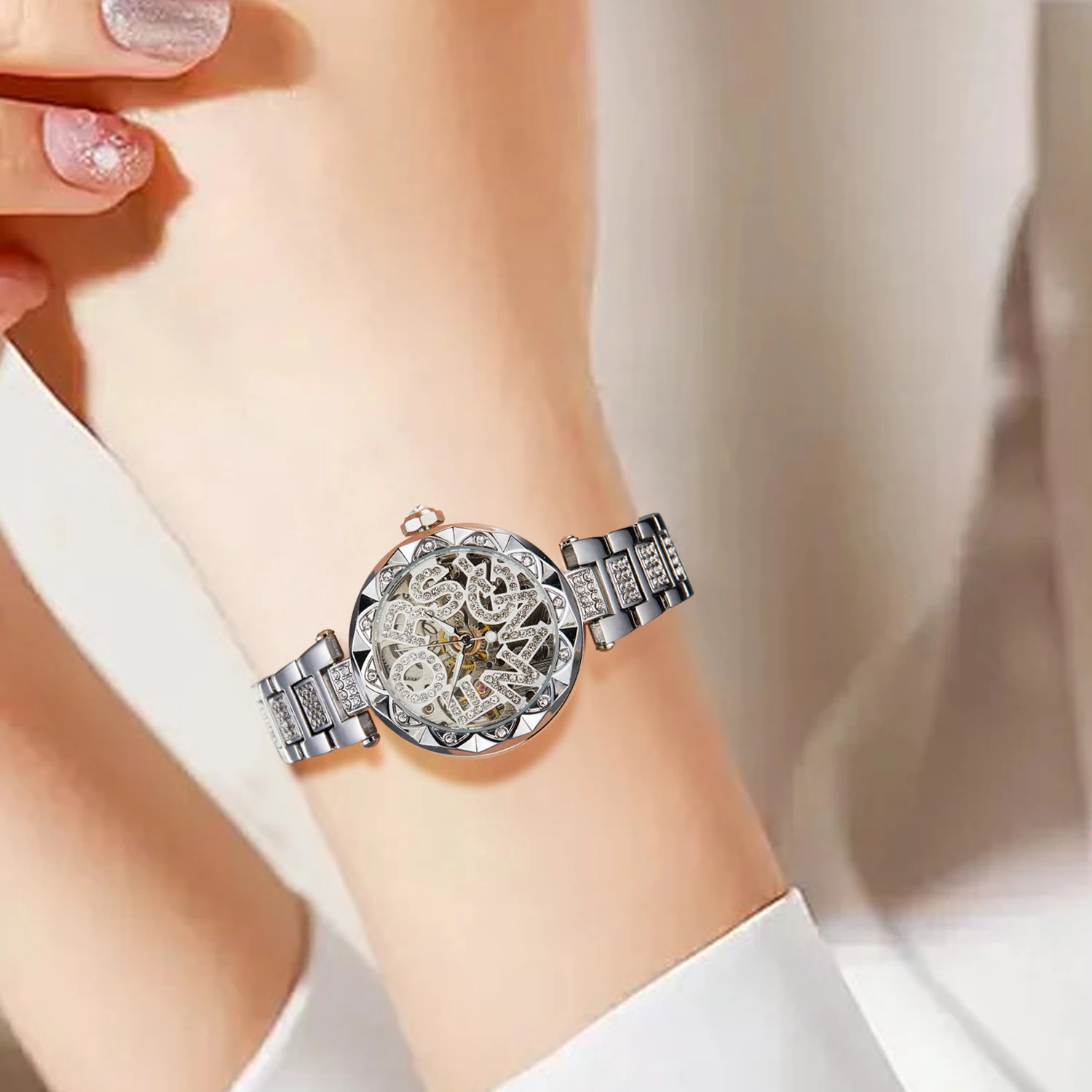 موضة 2025 ساعات نسائية فاخرة جديدة راقية الماس هيكل عظمي من الفولاذ المقاوم للصدأ ساعة ميكانيكية أنيقة للسيدات هدية زفاف