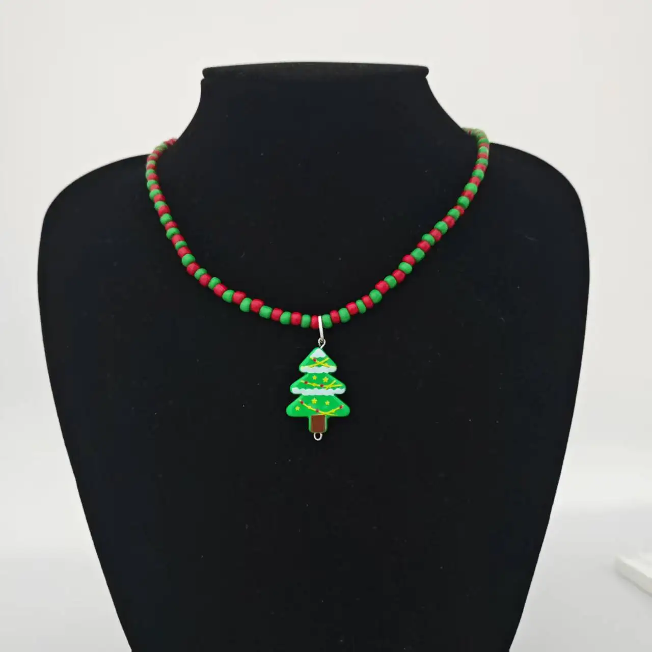 

Рождественское ожерелье, цепочка из рисовых бусин, зеленая рождественская елка, кулон, колье, фестиваль, ювелирные аксессуары ручной работы