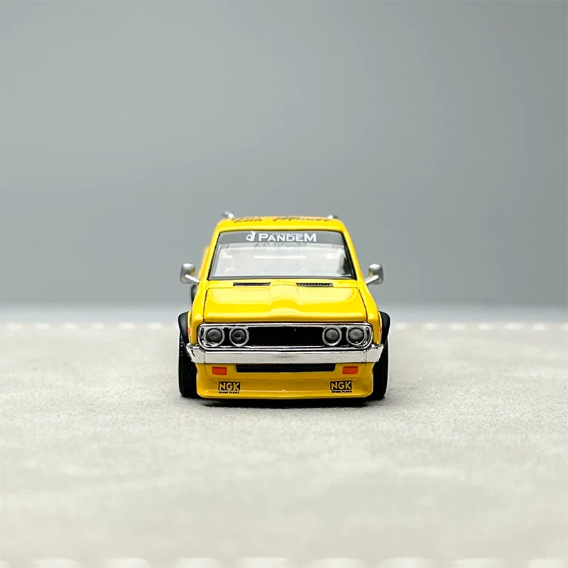 

Poprace 1/64 Scale PANDEM DATSUN 620 Alloy Car Model Static Collection Decorated Holiday Gifts Toys Souvenir Gift