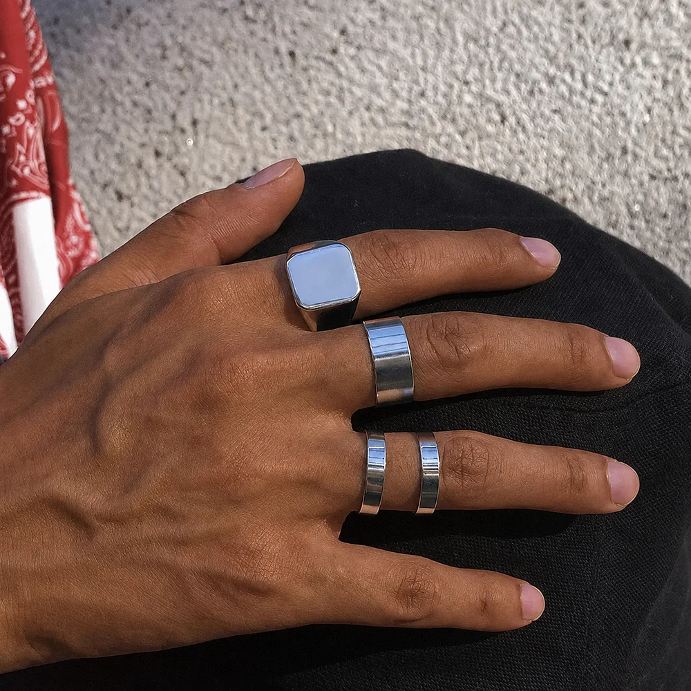 4 Stück silberfarbener minimalistischer Ring für Herren, schlichter, polierter Bandring mit quadratischem Siegelstein, geometrischer Schmuckset – Detail 2