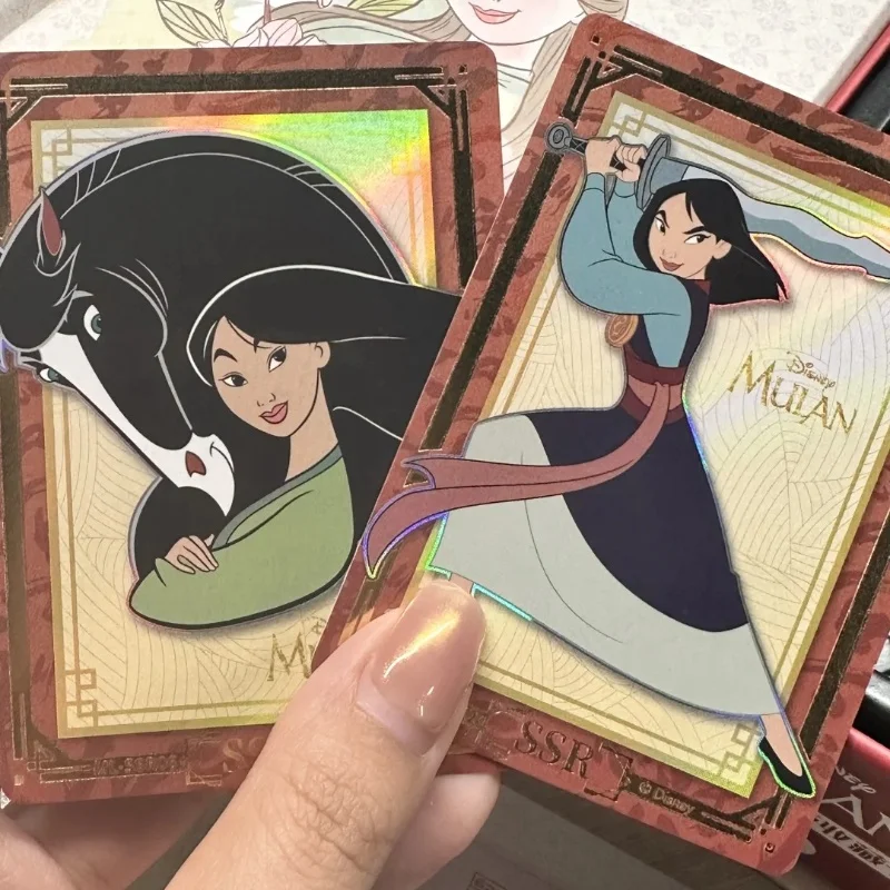 صندوق أعمى لبطاقات الرسوم المتحركة المعتمد من Disney Mulan - مفاجأة غامضة عصرية قابلة للجمع لمحبي الألعاب