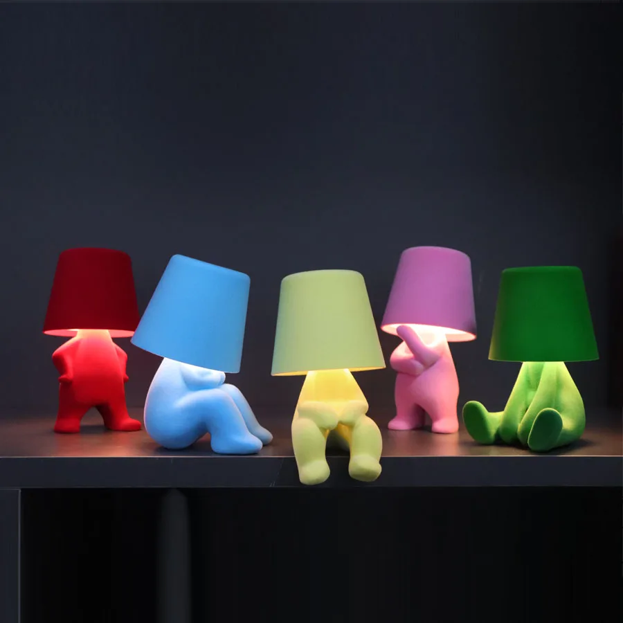 Dekoracyjna nastrojowa lampa stołowa LED Thinker z pluszowej tkaniny w stylu sypialni, biurka przy łóżku, baru Lampy stołowe z możliwością ładowania przez USB