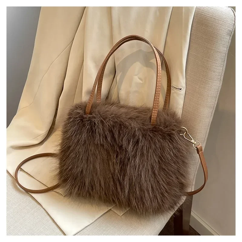 

Plush Velvet Bag for Women 2024 New Autumn and Winter Versatile Crossbody Bag with High-end Feel Hand-held Bucket Bag Paquete