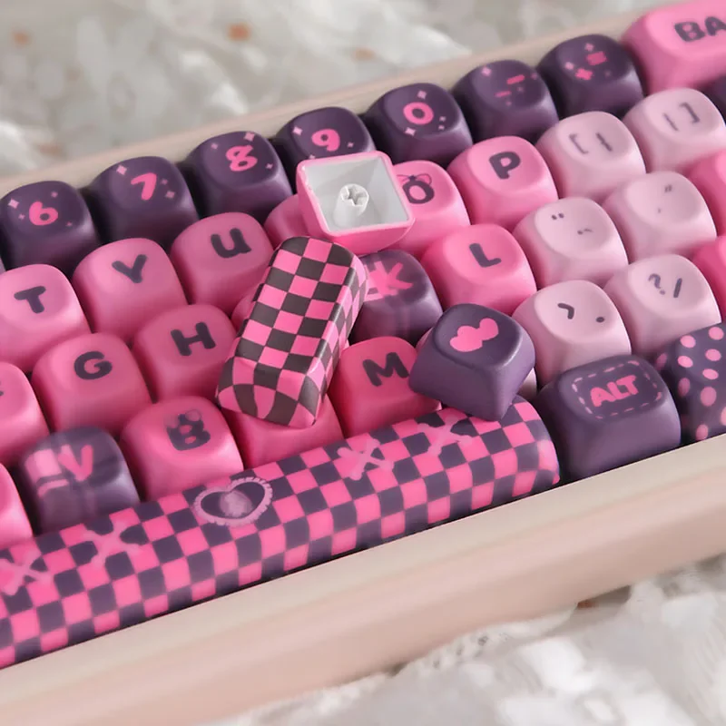 Girly Heart Keycap MOA ความสูงปุ่มกดสีชมพูชุดคีย์บอร์ดที่กําหนดเอง 75/87 Arrangement