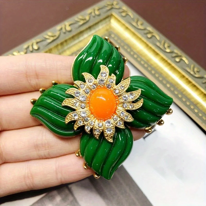 Vintage Green Four-leaf Flower Brooch Antique Vintage Temperament Atmosphere Dress Cheongsam Accessories Corsage