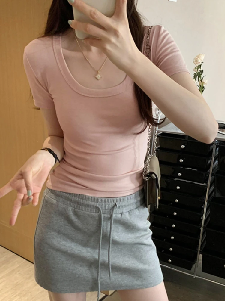 Abbigliamento donna T-shirt slim a maniche corte Top slim fit T-shirt tubino lavorata a maglia con scollo a U femminile Street Wear Sex Sporty 2025 Y2K