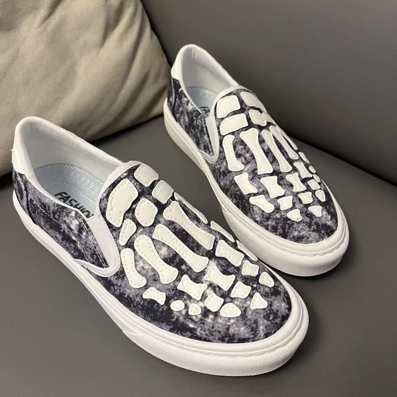 

Trend Men Canvas Casual Shoes Bone Flat Sneaker Young Man Street Cool Slip-on Loafers