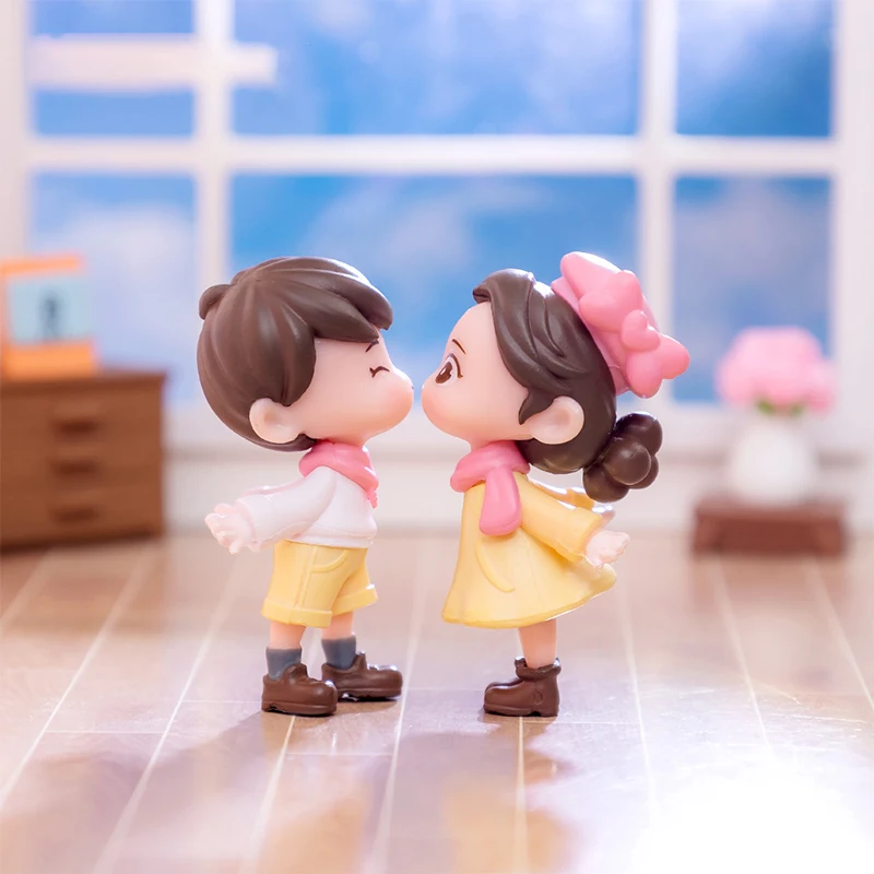 1 paio di figurine di amanti creativi adorabili cartoni animati decorativi realistici coppie sculture ornamenti per il desktop regali di San Valentino