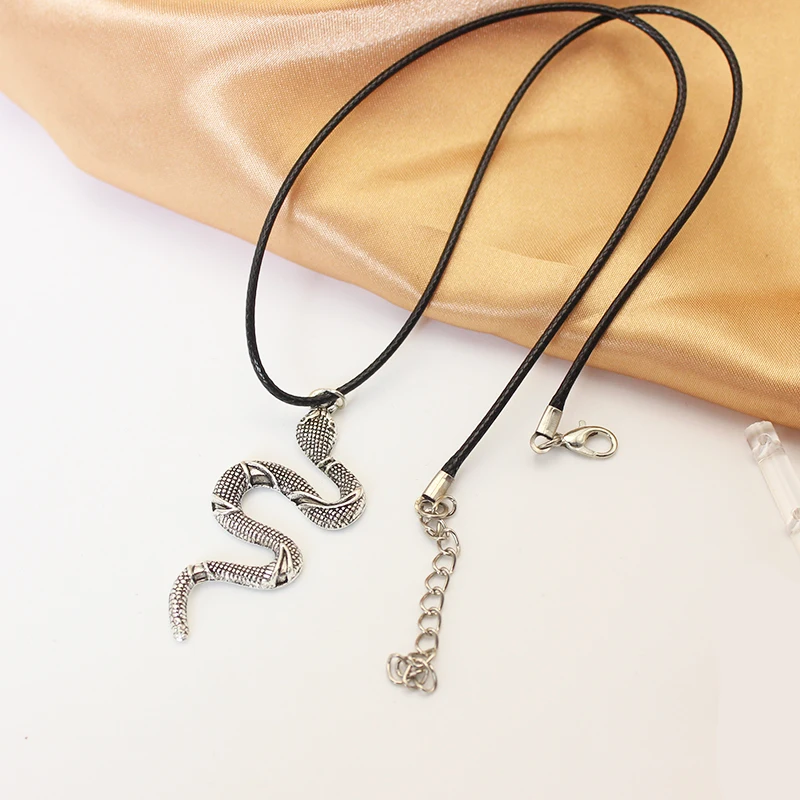 Retro Big Python Snake Pendant Necklace for Women Silver Color PU Rope Leather Clavicle Collar Neck Jewelry Hiphop Punk Gift