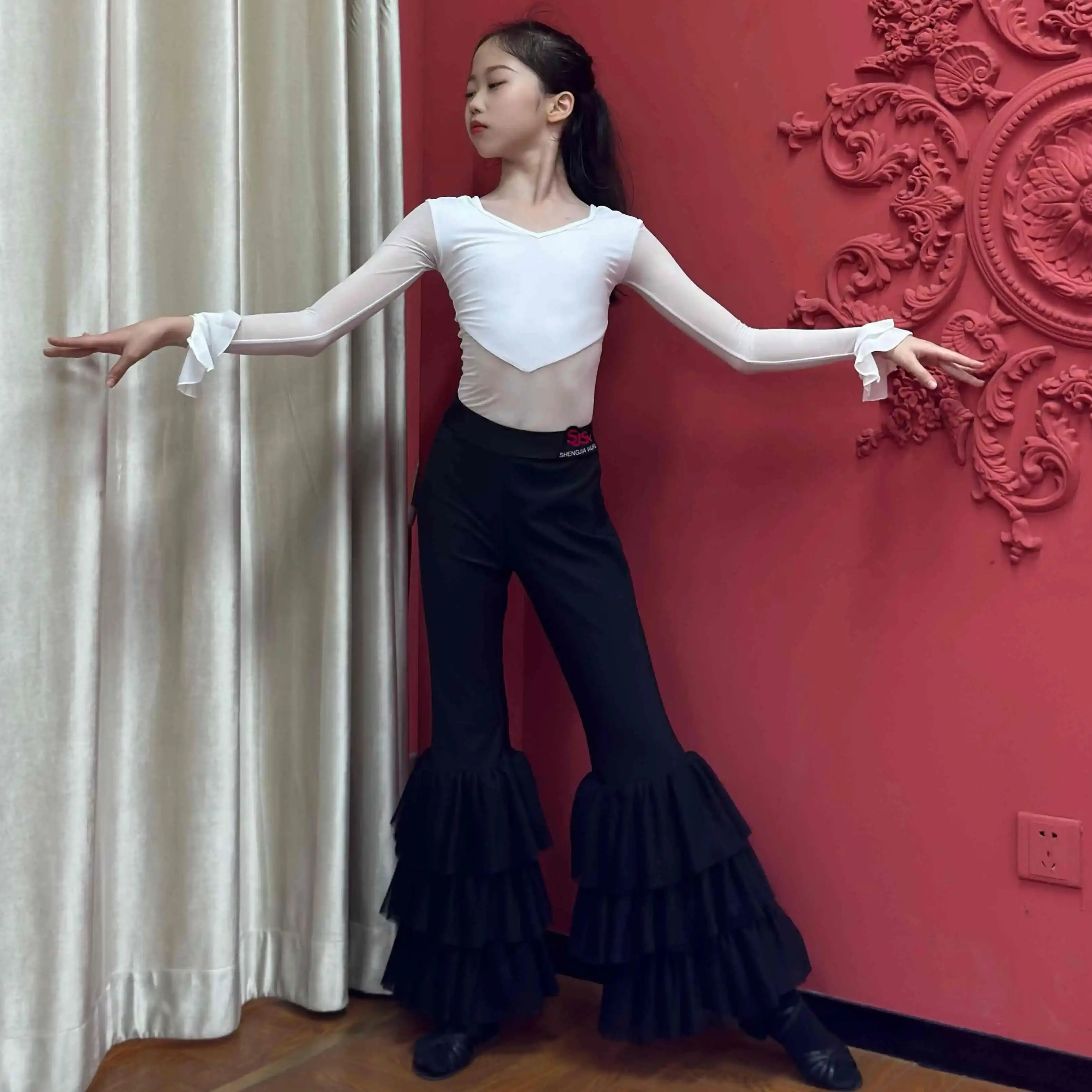 

Платье для девочек 2025 г., детские костюмы для латинских танцев, сетчатый топ, брюки-клеш, платье для чача-румбы, танго, детская одежда для латинских танцев DN21846