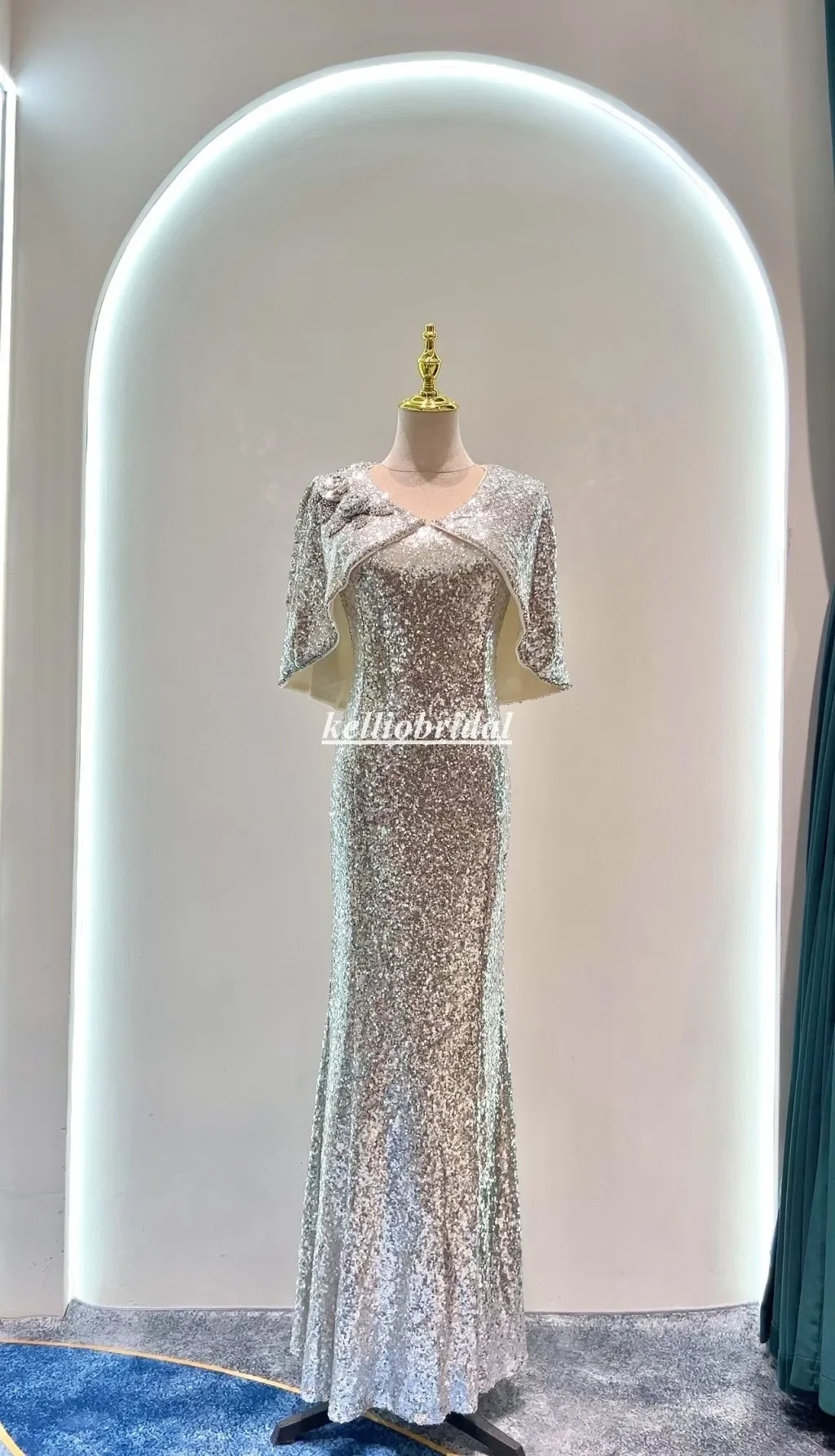 

Customized Mermaid Mother of the Bride Dress Cap Sleeves Silver Fashion Wedding Party Gown MXY202503