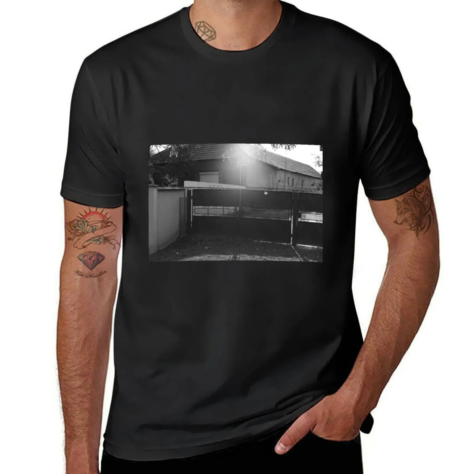 Backlighting, gates, yard, ugliness T-Shirt oversized sports fans men clothings