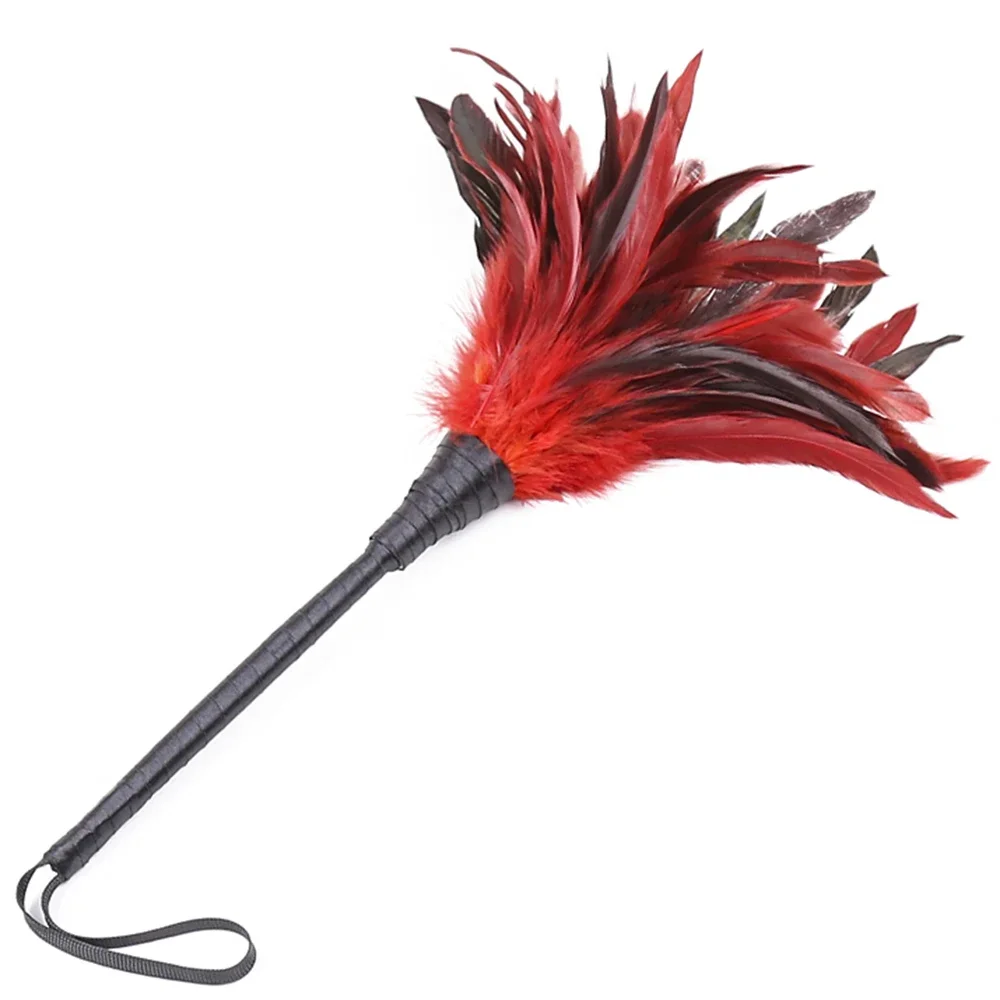 Látigo de plumas de pollo rojo, látigo de caballo, accesorios de actuación de disfraces, mango de cuero PU, 35cm