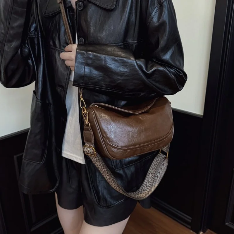 

Luxury Tote Bag For Women Inspired By Famous Designer Paris Fashion In Elegant Leather Material