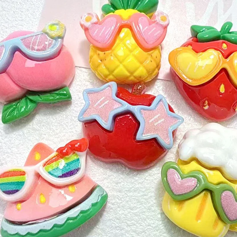10 piezas de resina Kawaii, gafas coloridas y geniales, accesorios decorativos de dibujos animados de fresa, melocotón y piña con parte trasera plana para manualidades DIY