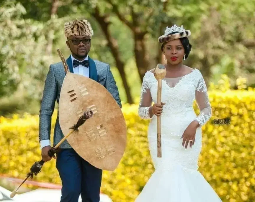 맞춤형 긴 소매 머메이드 웨딩드레스 아프리카 신상 화이트 레이스 아플리케 일루젼 시스루 네크라인 브라이덜 가운 플러스 사이즈