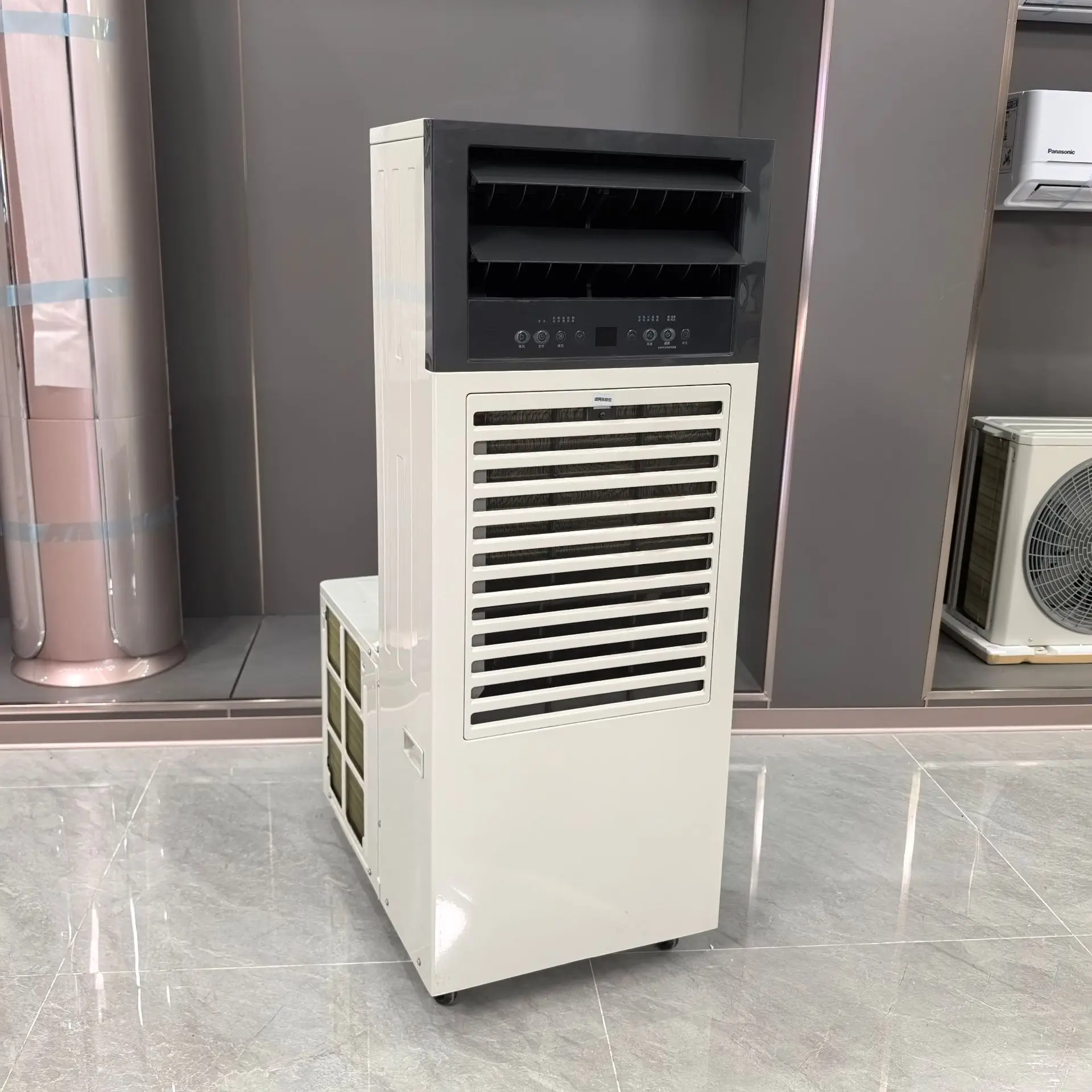 18,000 BTU air conditioner for heated and cooling panel houses