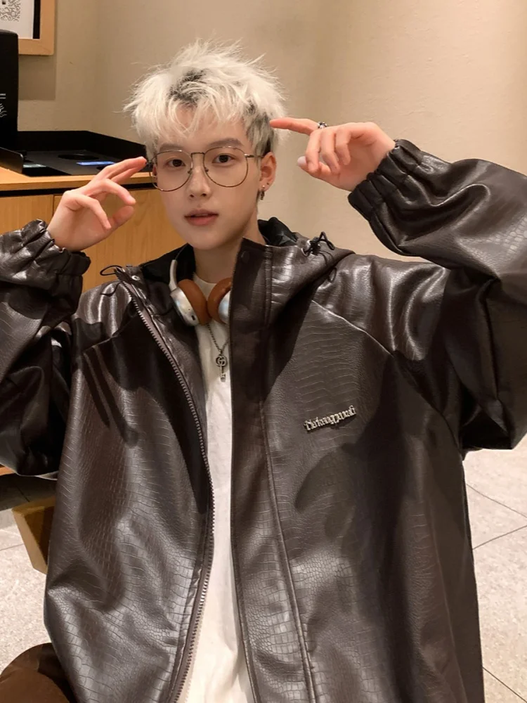 

Мужская куртка из искусственной кожи в американском ретро-стиле, весна-осень, новая модная модель, уличный стиль, мотоциклетный дизайн, свободный крой, с декоративной молнией, защита от...