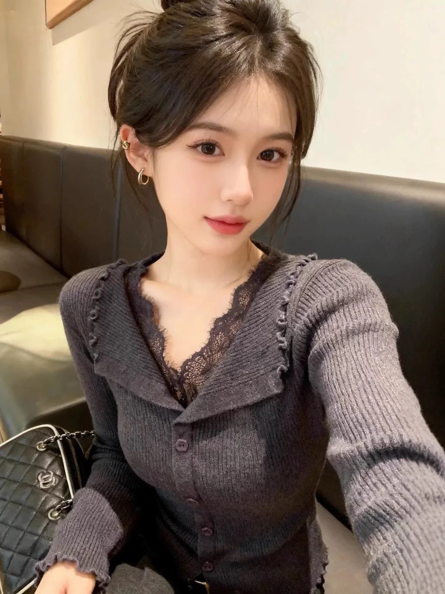 

Elegant V-Neck Lace Trim Slim Fit Knit Sweater Women's Style 2026 New Winter Base Layer Fashionable Top Korean Version Medium...