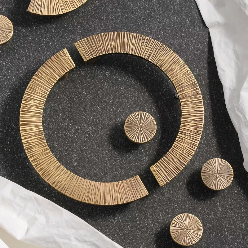 High End Retro Cabinet Handles Antique Handmade Hammer Pattern Furniture Handle Creative Semi-circular Vertical Pattern Handle