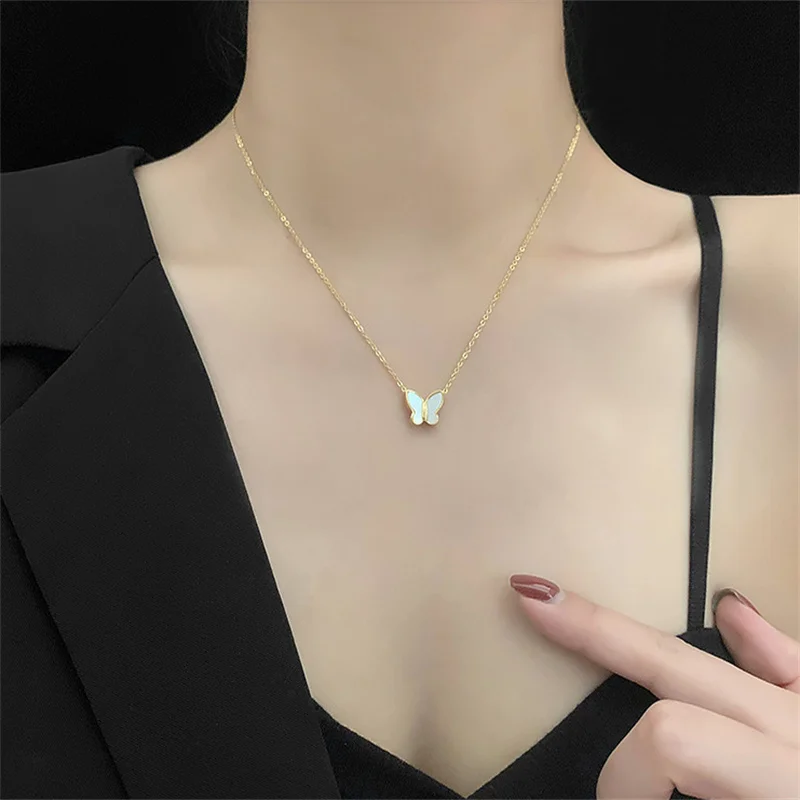 Korean Version Acrylic Butterfly Pendant Necklace For Women Gold Color Butterfly Necklace Simple Elegant Jewelry Wholesale