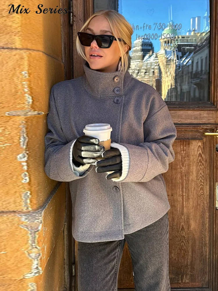 معاطف أنيقة ذات ياقة ثابتة للسيدات كلاسيكية واحدة الصدر وأكمام طويلة سترة فضفاضة لخريف 2025 ملابس خروج عصرية للسيدات جديدة