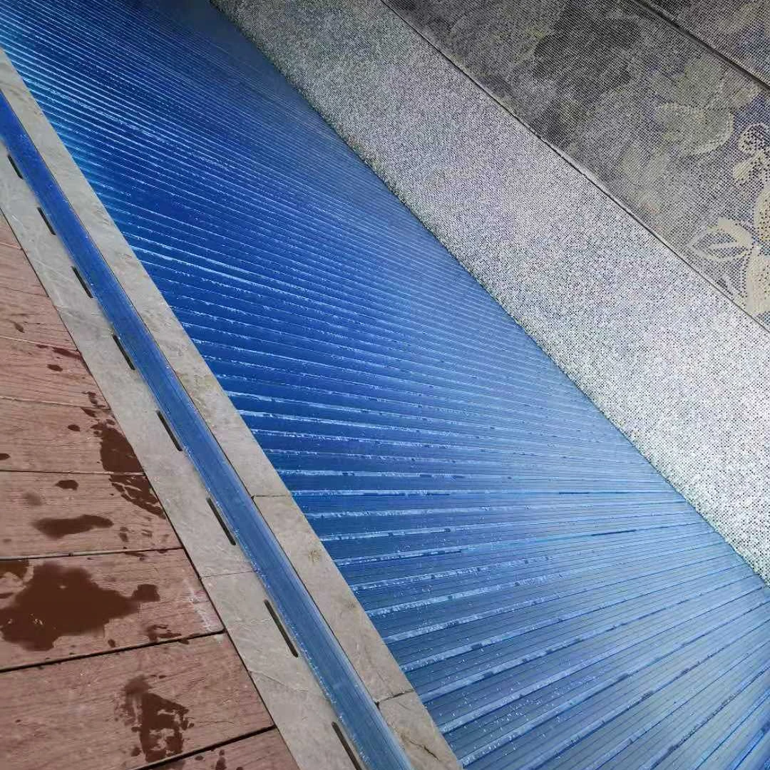Cubierta de piscina automática de PVC rígido con lamas de alta calidad para instalación bajo el agua. Promoción de ventas.