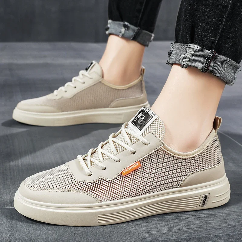 أحذية رياضية صيفية للرجال مع أحذية جري شبكية مسامية برباط تتميز بتصميم مجوف ونعل خفيف الوزن مضاد للانزلاق