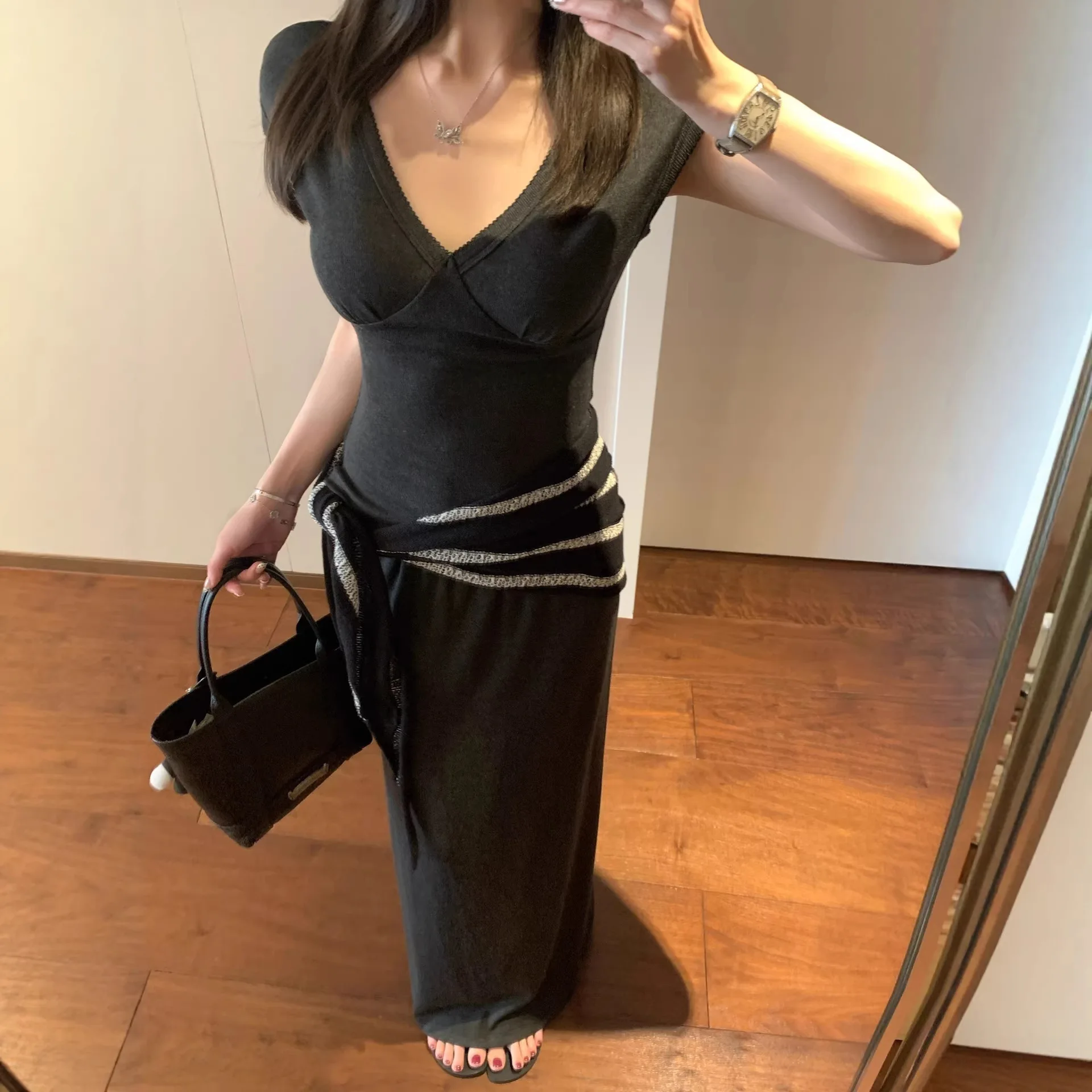 

2026 New Arrival Women's V Neck Tee Scallop Trim Special Stitching Sexy Slim Fit Casual T Shirt
