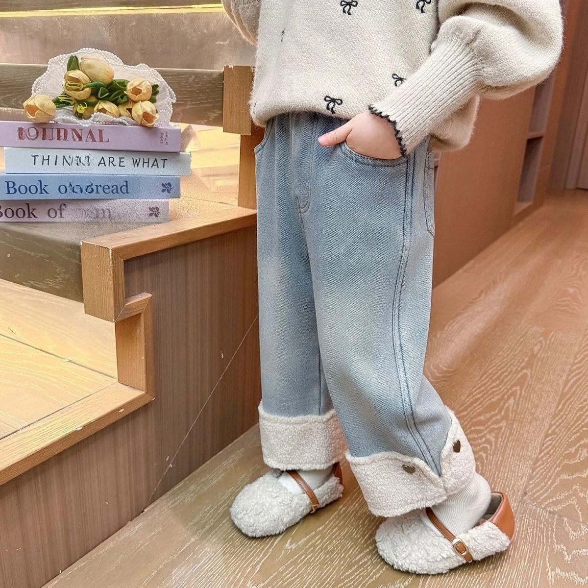 2026 Girls Fleece Lined Straight Leg Jeans Winter Thick Warm Denim Pants Kids Fashion Casual Trousers