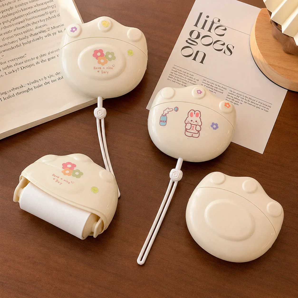 Cute Portable Mini Lint Roller with Retractable Handle, Refillable Sticky Roll for Clothes, Pet Hair and Travel