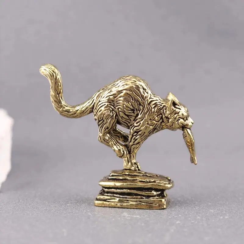 【MA】Vintage Brass Cat Figurine Cat Carrying A Fish In Mouth Statue Mini Desktop Ornament Pet Collectible Decoration