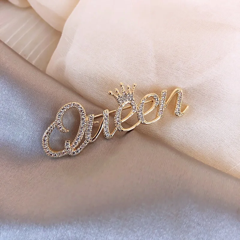 Elegant Luxury Rhinestone Queen Letter Brooches For Women Trendy Queen Brooch Pin For Clothing Party Accessories Jewelry Gifts